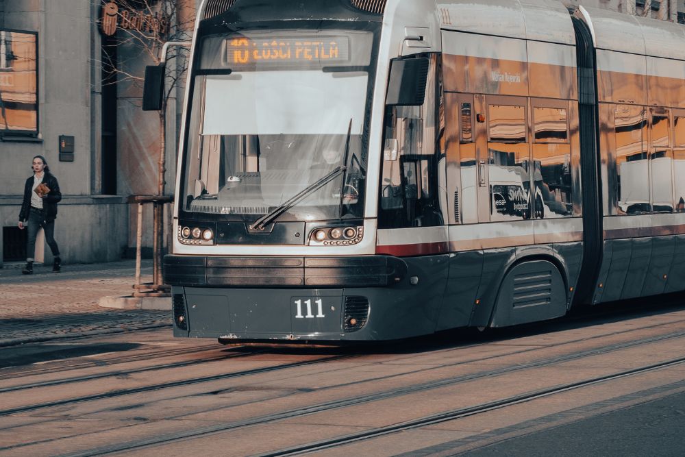 Zderzenie tramwajów w Bydgoszczy. Motorniczy trafili do szpitala