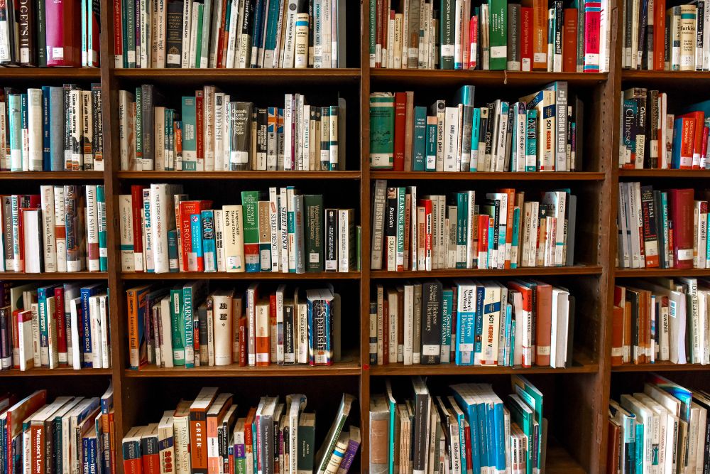 Co dalej z bydgoskimi bibliotekami? Marszałek Całbecki odpowiada na pytania o likwidację filii i nową siedzibę